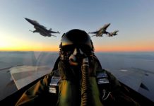 Ο κορυφαίος Έλληνας πιλότος του νατοϊκού «Top Gun» (βίντεο)