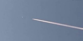 ΗΠΑ: Άνδρας υποστηρίζει ότι είδε UFO να προσπερνά επιβατικό αεροσκάφος (βίντεο)