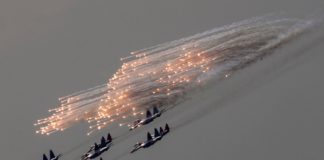 Russian Knights: Το ρωσικό ιπτάμενο ακροβατικό σμήνος! (βίντεο)