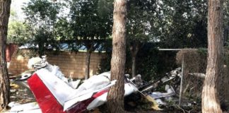 Αεροπλάνο συνετρίβη κοντά σε κτήρια στην Καλιφόρνια