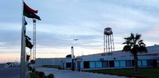 Λιβύη: Aεροπλάνο χτυπήθηκε από πυραύλους στο αεροδρόμιο