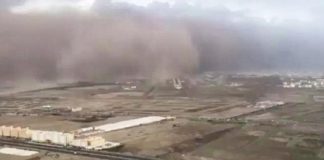 Προσγείωση αεροσκάφους μέσα σε αμμοθύελλα (βίντεο)