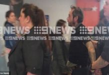 Αργοπορημένος επιβάτης επιχείρησε να ανοίξει την πόρτα του αεροσκάφους