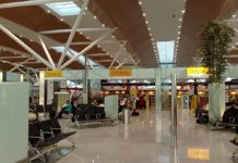 Ταξίδεψε με το διαβατήριο του άντρα της και δεν το κατάλαβε κανείς