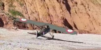 Αεροσκάφος προσγειώθηκε σε παραλία γεμάτη με λουόμενους (vid)