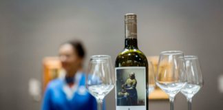 Ξεχωριστές ετικέτες στη λίστα κρασιών της KLM