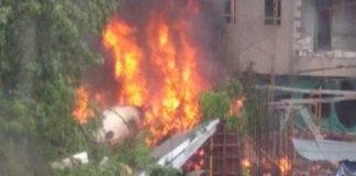 Αεροπλάνο συνετρίβη σε κεντρική περιοχή του Μουμπάι