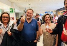 Κέρασε ούζο για καλό μήνα το Αεροδρόμιο Αθηνών