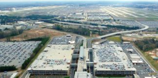 Kαταδίκη 19χρονου που ανέβηκε ημίγυμνος σε αεροπλάνο