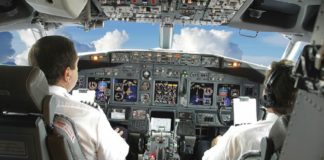 Πιλότος πτήσης για Αθήνα αποθεώθηκε παρά τη δίωρη καθυστέρηση-«Το είχαμε πατήσει, το είχαμε σκίσει, τι άλλο να κάνουμε»