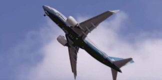 Γιγάντιο Boeing κάνει μια σχεδόν κάθετη απογείωση (vid)