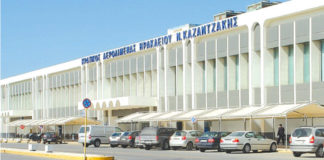 Χειροπέδες σε Τούρκους στο αεροδρόμιο Ηρακλείου για πλαστά έγγραφα