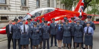 Η RAF έγινε 100 ετών και ισάριθμα αεροσκάφη πέταξαν στο Λονδίνο