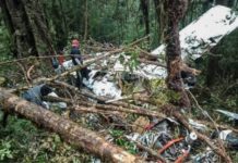 Ινδονησία: Οκτώ νεκροί και ένας επιζών από τη συντριβή αεροπλάνου