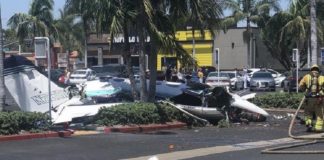 Αεροπλάνο έπεσε σε πάρκινγκ στις ΗΠΑ -Νεκροί οι επιβάτες (vid)