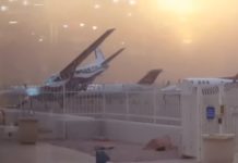 Δυνατοί άνεμοι φαίνεται να παρασύρουν αεροπλάνο στις ΗΠΑ (vid)