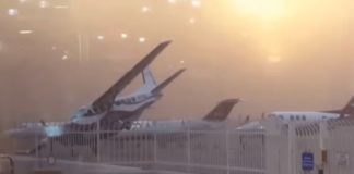 Δυνατοί άνεμοι φαίνεται να παρασύρουν αεροπλάνο στις ΗΠΑ (vid)