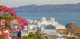 Μήλος: Αυξάνεται η τουριστική κίνηση στο νησί