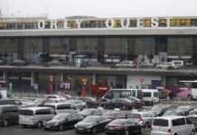 Καθυστερήσεις πτήσεων στο αεροδρόμιο Ορλί εξαιτίας τσακωμών (vid)