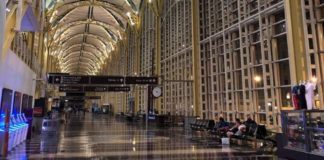 Στο σκοτάδι το αεροδρόμιο «Ρόναλντ Ρίγκαν» της Ουάσινγκτον