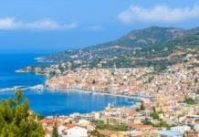Το 80% των νέων κάνει κράτηση στο διαδίκτυο