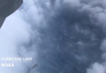 Αεροπλάνο πετάει μέσα στο «μάτι» του τυφώνα Lane (vid)