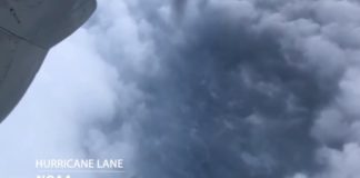 Αεροπλάνο πετάει μέσα στο «μάτι» του τυφώνα Lane (vid)