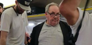 Σάλος με τη ρατσιστική επίθεση άνδρα εναντίον έγχρωμης γυναίκας σε πτήση