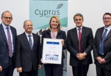 Η Cyprus Airways παραλαμβάνει το πιστοποιητικό μέλους της IATA