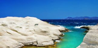 Το Σαρακίνικο της Μήλου στις καλύτερες παραλίες της Ευρώπης