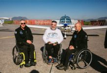 Καλαμάτα: Σταθμός για δύο πιλότους με παραπληγία που κάνουν τον γύρο του κόσμου