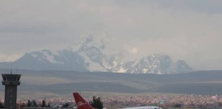 Αεροπλάνο προσέκρουσε στο έδαφος κατά την προσγείωση στη Βολιβία