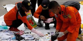 Ινδονησία: Επιβάτες βρέθηκαν δεμένοι στα καθίσματα