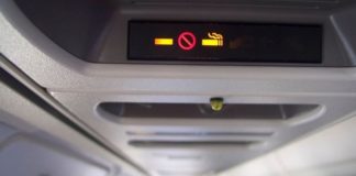 Λύνεται το μυστήριο “τασάκι στο αεροπλάνο” ενώ απαγορεύεται το κάπνισμα