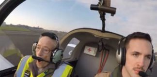 Γιαγιά ανεβαίνει για πρώτη φορά σε αεροπλάνο!