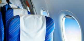 Γιατί οι θέσεις των αεροπλάνων δεν είναι ευθυγραμμισμένες με τα παράθυρα;