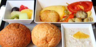 10 αλήθειες για το φαγητό του αεροπλάνου