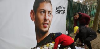 Αναγκάστηκε ο Σάλα να μπει στο αεροσκάφος;