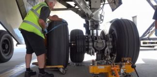 Πώς γίνεται η αλλαγή ελαστικών σε ένα Boeing 747;