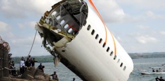 Σε εγχειρίδια έψαχναν τις απαντήσεις οι πιλότοι της πτήσης της Lion Air