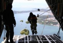 Αλεξιπτωτιστής μπλέχτηκε σε καλώδια της ΔΕΗ