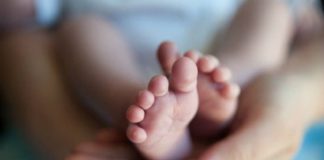 Βρέφος κατέληξε σε αεροπλάνο