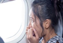 Ο κανόνας που δεν πρέπει ποτέ να αγνοούν οι γονείς στο αεροπλάνο