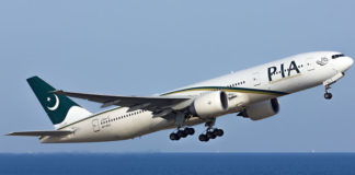 PIA: Ρωγμή στο παρμπρίζ αεροσκάφους