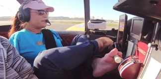 Η πρώτη πιλότος χωρίς χέρια!