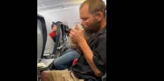Ξεχάστηκε και άναψε τσιγάρο μέσα στο αεροπλάνο