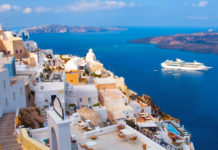 Holidu: Η Σαντορίνη ανάμεσα στους πιο δημοφιλείς προορισμούς για πρόταση γάμου