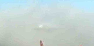 Βίντεο: Αεροπλάνο της Emirates ξεπροβάλλει από το.. πουθενά