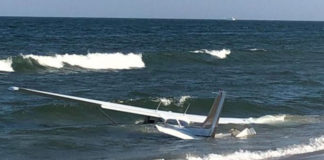 Αναγκαστική προσγείωση στη θάλασσα!