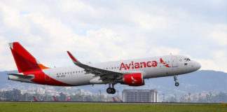 Avianca: Πτήση πέφτει σε έντονη καταιγίδα-Επιβάτες κλαίνε και προσεύχονται
